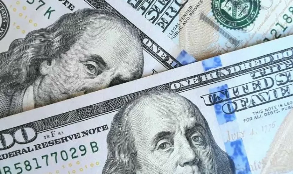 Así cerrará el dólar en Colombia en agosto 2024, según ChatGPT