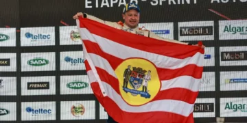 Piloto conquista troféu na Porsche Cup e leva bandeira de Blumenau ao pódio