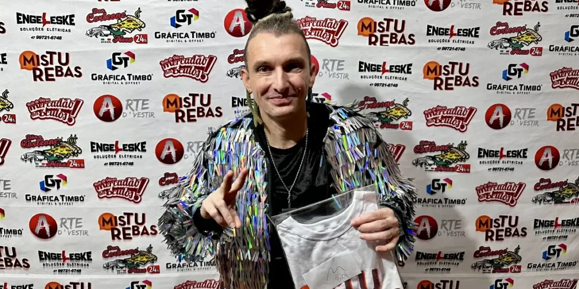 Bob Maicon, o ex-vendedor de x-salada que ganhou os palcos