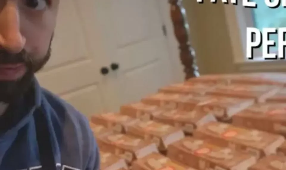 Comió 24 huevos al día como experimento de colesterol y esto le pasó a su cuerpo