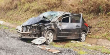 Mulher é levada ao hospital de Timbó após capotamento em Rodeio 