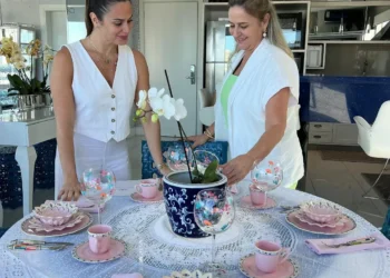 Evento em Balneário Camboriú traz coleção de louças inspirada na Grécia