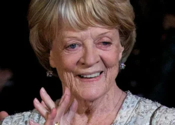 La despedida a Maggie Smith: fans de ‘Harry Potter’ alzan sus varitas al aire