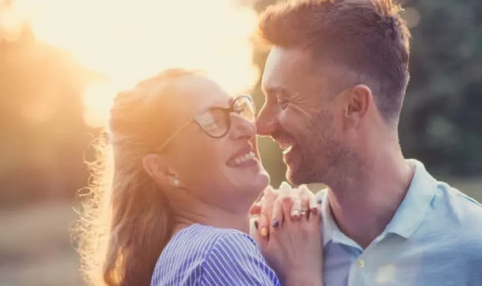 La hora en que la mayoría de las personas tiene relaciones íntimas, según un estudio