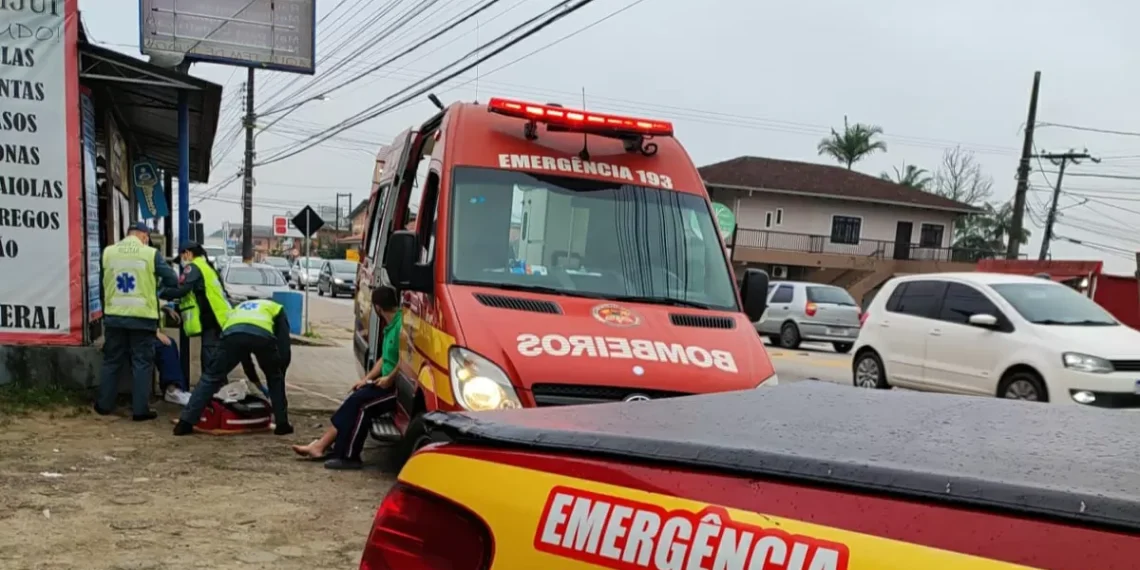 Em Gaspar, motociclista atropela adolescente de 17 anos