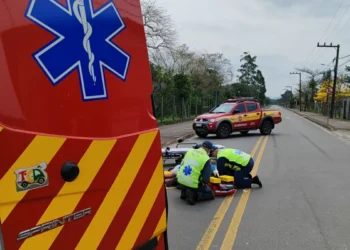 Motorista foge após colidir contra ciclista de 16 anos em Gaspar 