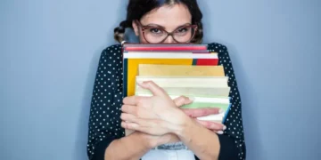 ¿Es una persona tímida? Deje de hacer esto para destacar en el trabajo