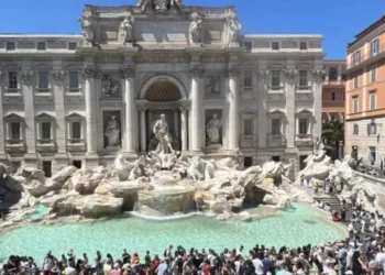 Lanzar una moneda en la Fontana di Trevi ahora tendrá un costo: los detalles