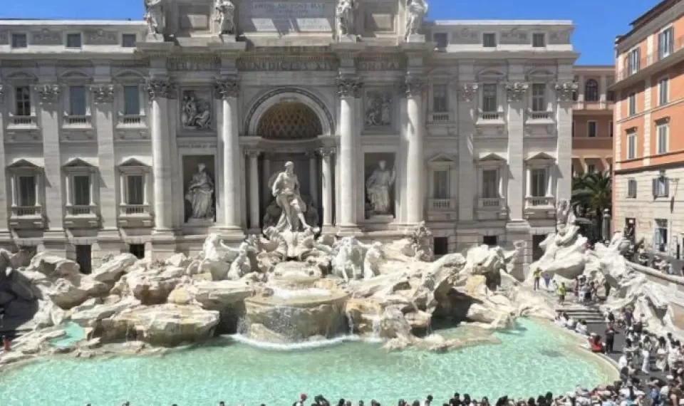 Lanzar una moneda en la Fontana di Trevi ahora tendrá un costo: los detalles