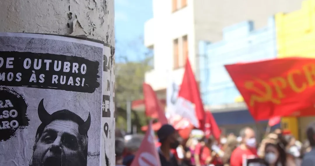 “Política: controversa e desafiadora na sociedade”