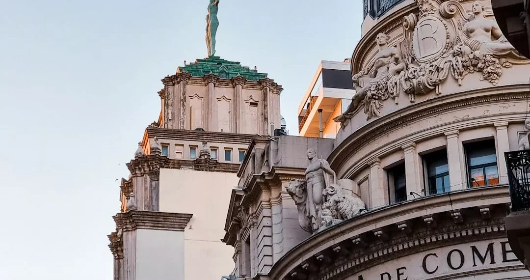 “Economia: Pilar do Desenvolvimento e Bem-Estar Social”