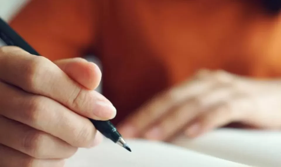 ¿Qué tanto se puede conocer a las personas a través de su escritura?