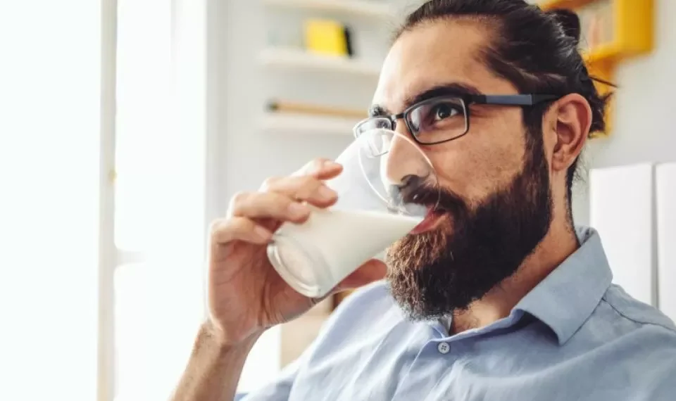 Harvard recomienda no tomar tanta leche si es adulto: los motivos