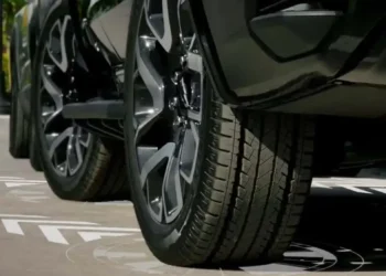 Fim da baliza? Picape elétrica Silverado ganha direção ‘caranguejo’; veja