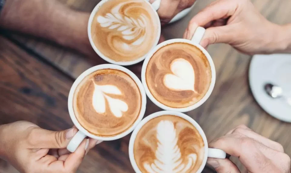 ¿Mejor salud cognitiva? Los tres condimentos que debería agregarle al café en la mañana