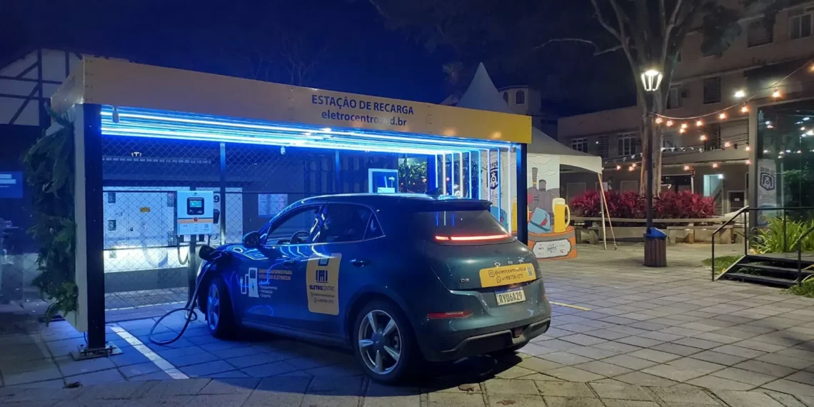 Blumenau dá um passo rumo ao futuro: Estação Unifique inaugura primeiro eletroposto público da região