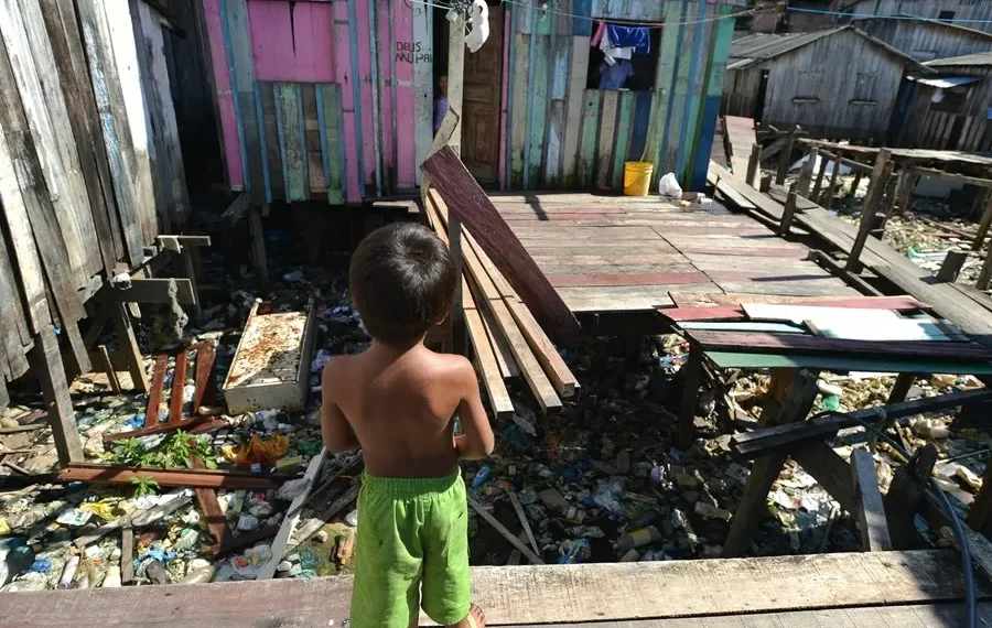 Proporção de brasileiros morando em favelas chega a 8,1%, diz Censo