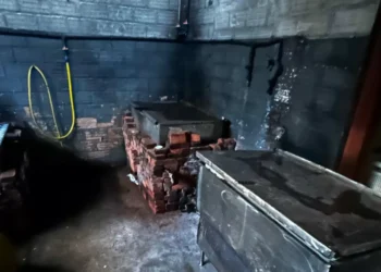 Em Rio dos Cedros, fábrica de palmitos pega fogo; 5 funcionários estavam no local