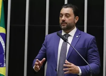 Átila Lira vai relatar projeto que prevê gatilhos para arcabouço e emendas