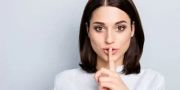 ¿Las usa? 5 palabras que utilizan las personas ‘poco inteligentes’, según la IA