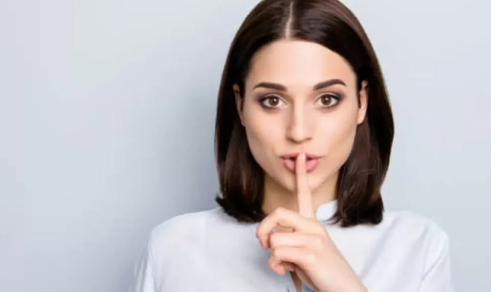 ¿Las usa? 5 palabras que utilizan las personas ‘poco inteligentes’, según la IA