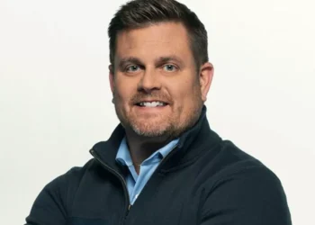 ¿Quién era Brian Thompson, el CEO de UnitedHealthcare que fue asesinado en Manhattan?