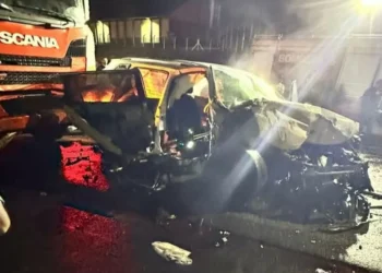 Grave acidente na BR-470 deixa passageiro preso no carro em SC