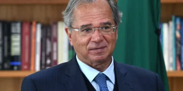 Sobrinho-neto de Dilma posta Paulo Guedes defendendo taxar transações digitais