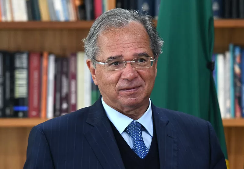 Sobrinho-neto de Dilma posta Paulo Guedes defendendo taxar transações digitais