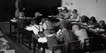 “Transformando sociedades: Liderando experiências positivas na Economia”