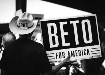 “A importância da política na sociedade”