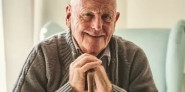 El ‘olor a viejo’ tiene un nombre que no muchos conocen: ¿cuál es?