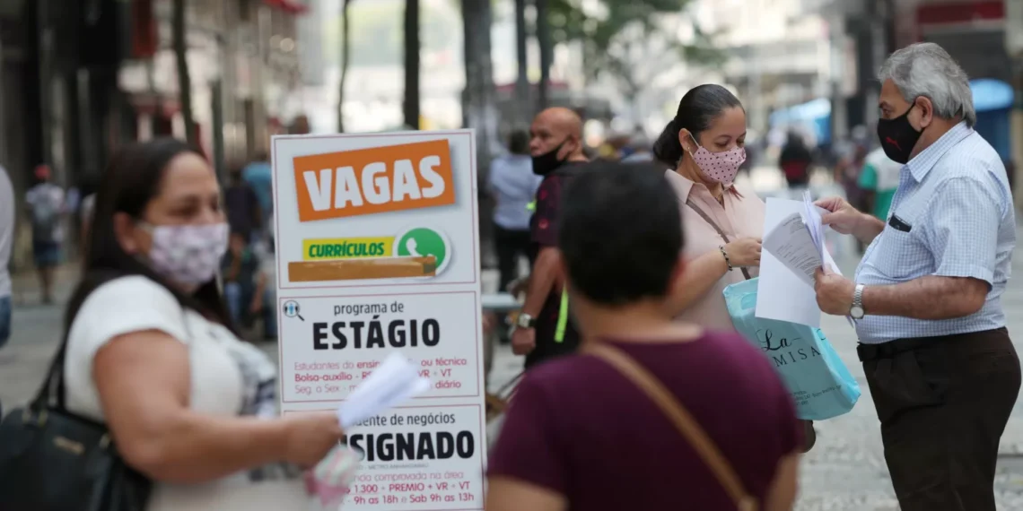 PNAD reforça sinais de desaceleração gradual da economia, dizem economistas