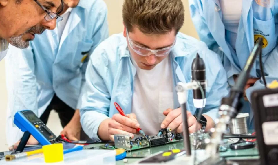 Científicos descubren cómo crear una verdadera capa de invisibilidad