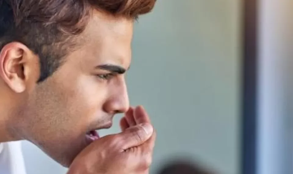 ¿Cómo limpiar mi estómago para no tener mal aliento?