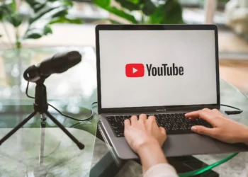 YouTube: podcasts atraem mais de um bilhão de pessoas mensalmente