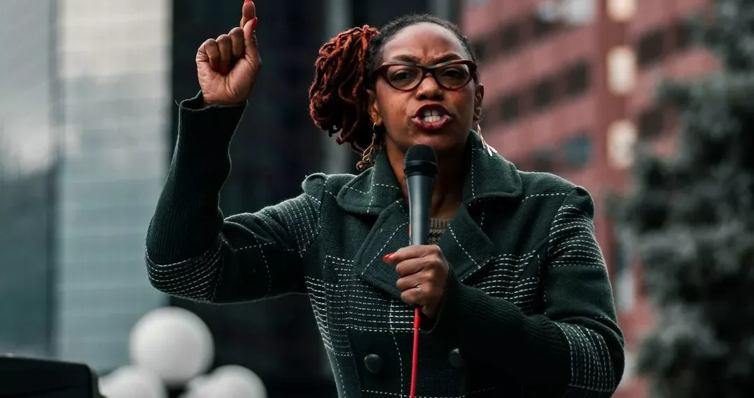 “O poder da Política: impactos na sociedade”