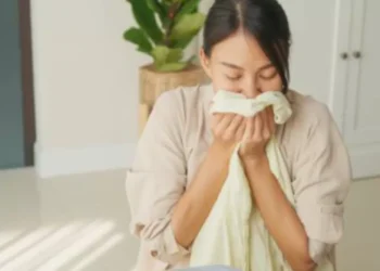 La ciencia lo demuestra: por qué oler la ropa de su pareja sería terapéutico