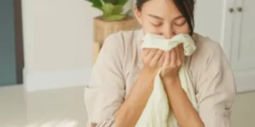 La ciencia lo demuestra: por qué oler la ropa de su pareja sería terapéutico