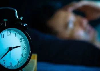 Cuando el cerebro duerme, pero el cuerpo actúa: ¿qué es la sexsomnia y qué la provoca?