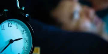 Cuando el cerebro duerme, pero el cuerpo actúa: ¿qué es la sexsomnia y qué la provoca?