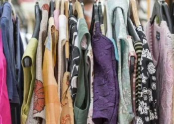 ¿Cómo quitar el ‘olor a viejo’ de la ropa?