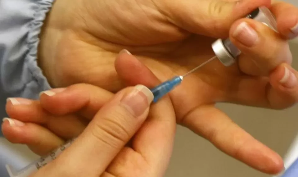 ¿Cuántos menores no tienen aún la vacuna triple viral? Números preocupantes en Colombia