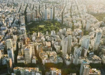 Imposibles de habitar: estas son las ciudades que peor huelen, según la IA