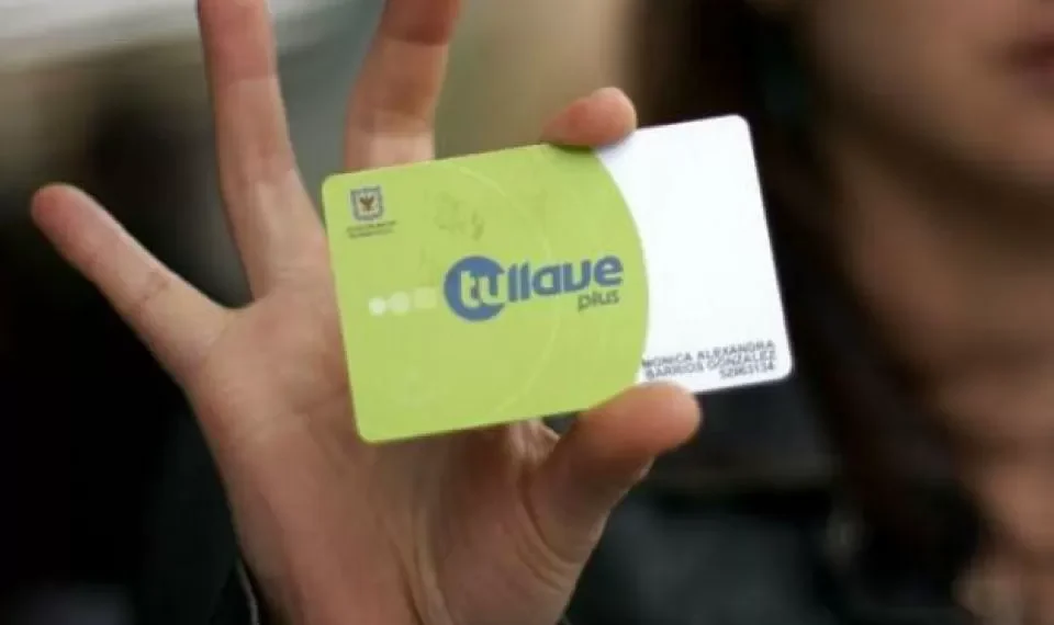 ¿En qué horarios se puede personalizar la tarjeta TuLlave?