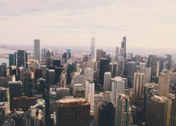 “Finanças: Pilar do Desenvolvimento Econômico”