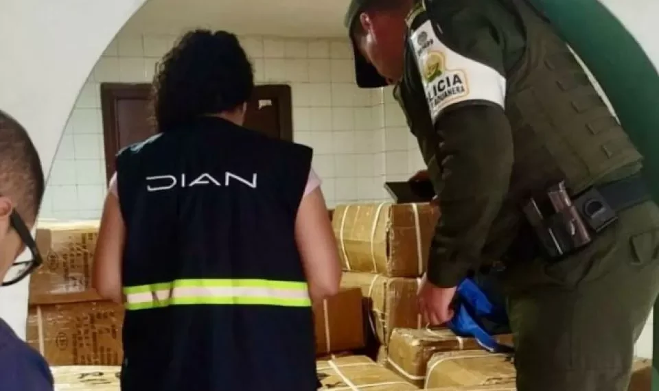 Millonaria incautación en Bogotá: policías no esperaban encontrar esto en bodegas