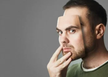 Preste atención: las 5 frases que usan los mentirosos y que pocos saben según la IA