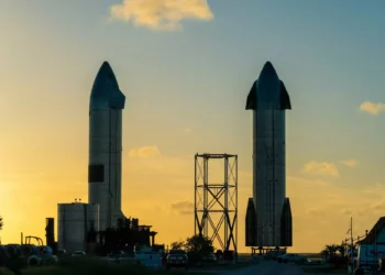 SpaceX adia 8º lançamento de foguete mais poderoso do mundo ao Espaço