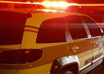 Mulher é presa após atingir companheiro com garrafa de vidro em SC